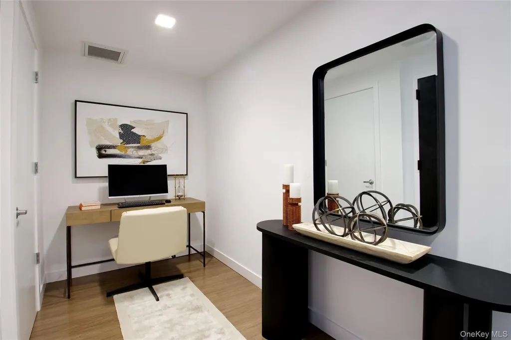 333 Warner Avenue Roslyn NY 11576