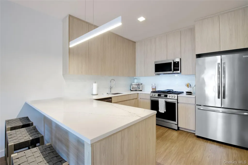333 Warner Avenue Roslyn NY 11576