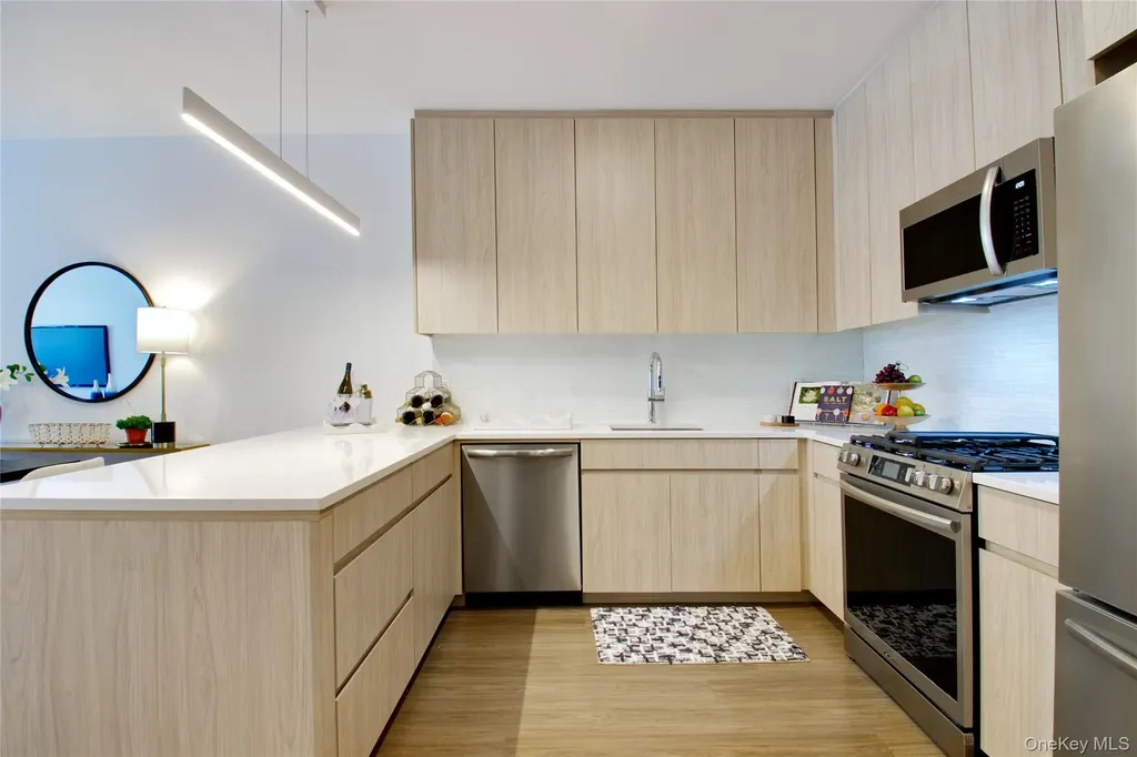 333 Warner Avenue Roslyn NY 11576