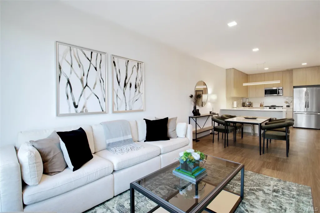 333 Warner Avenue Roslyn NY 11576