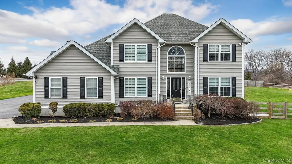 24 Dunthorne Drive Bloomingburg NY 12721
