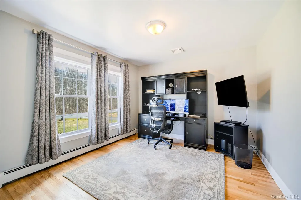 24 Dunthorne Drive Bloomingburg NY 12721