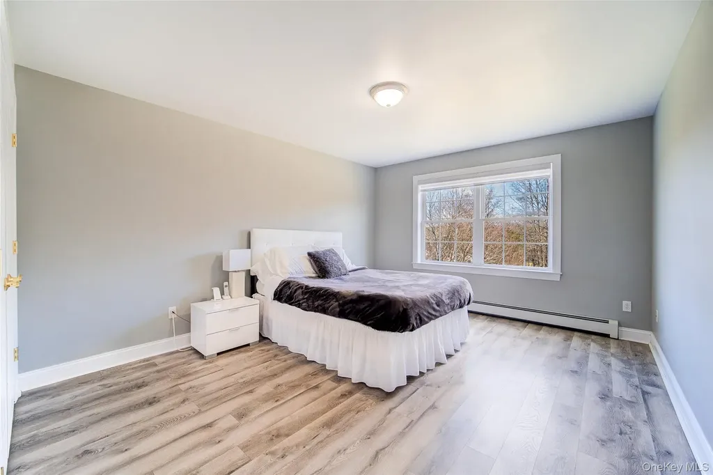 24 Dunthorne Drive Bloomingburg NY 12721
