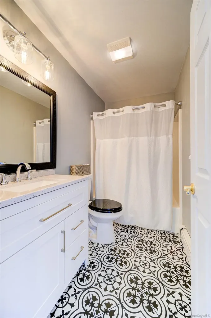 24 Dunthorne Drive Bloomingburg NY 12721