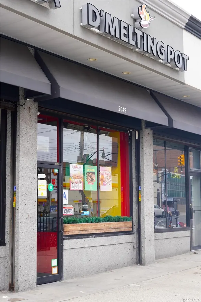 2049 Williamsbridge Bronx NY 10461