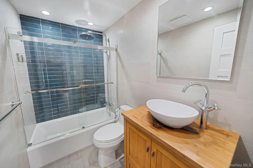 682 Lexington Avenue Brooklyn NY 11221