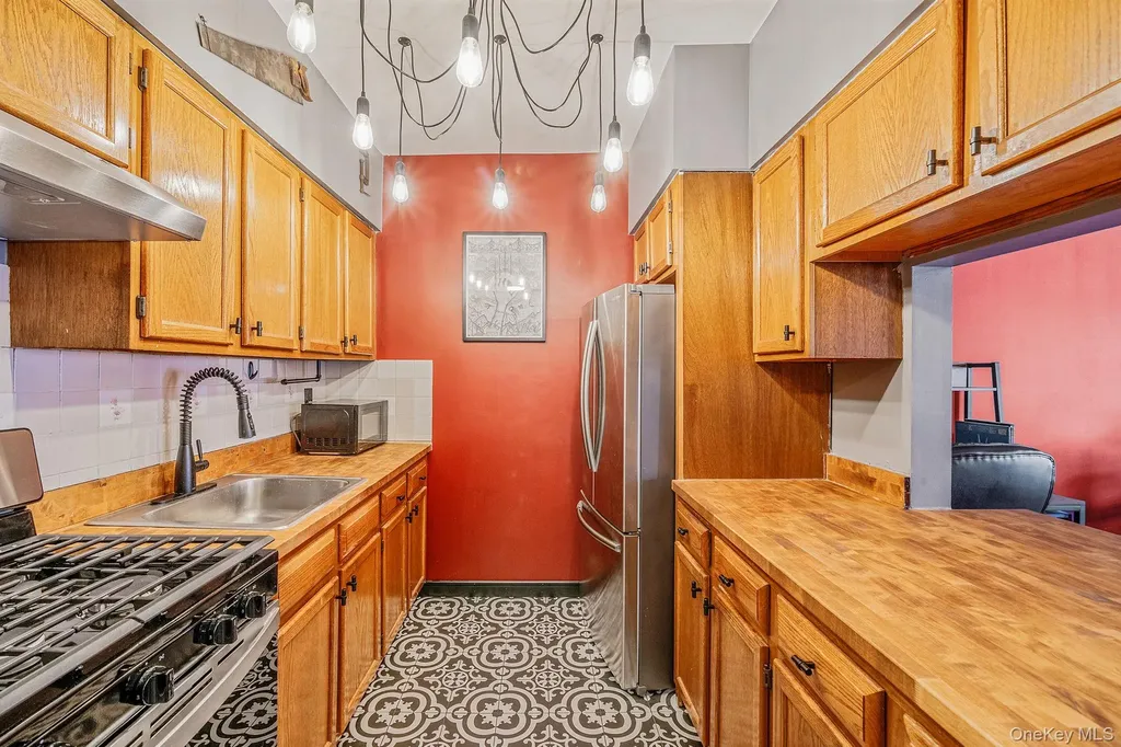 682 Lexington Avenue Brooklyn NY 11221