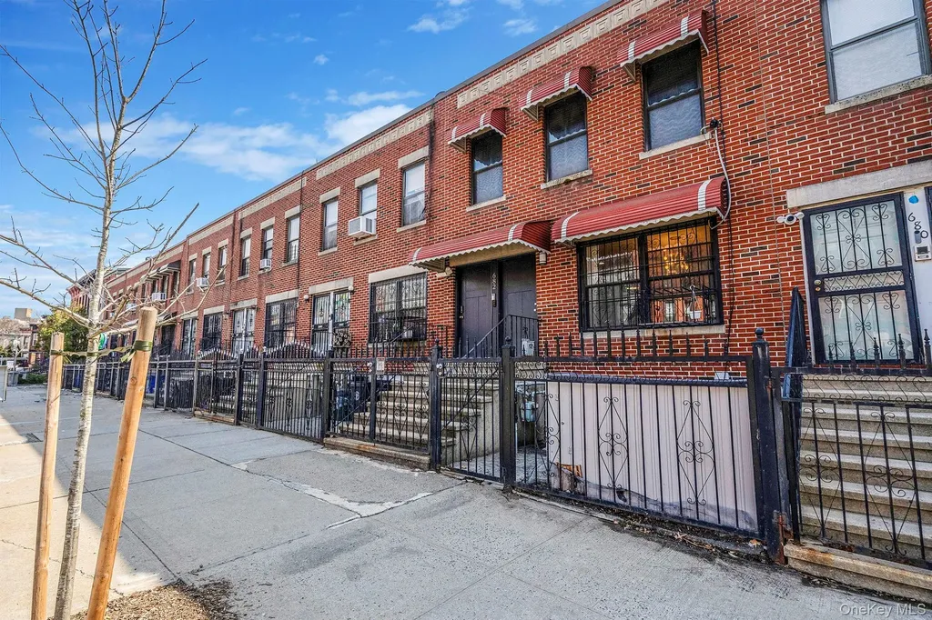 682 Lexington Avenue Brooklyn NY 11221