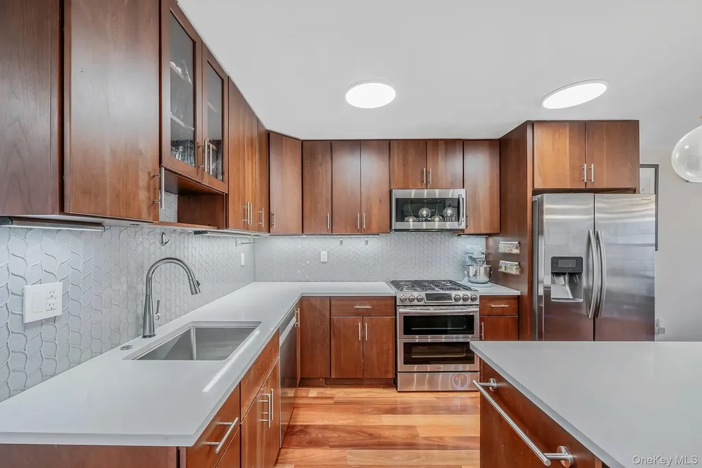 682 Lexington Avenue Brooklyn NY 11221