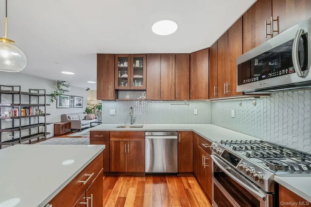 682 Lexington Avenue Brooklyn NY 11221