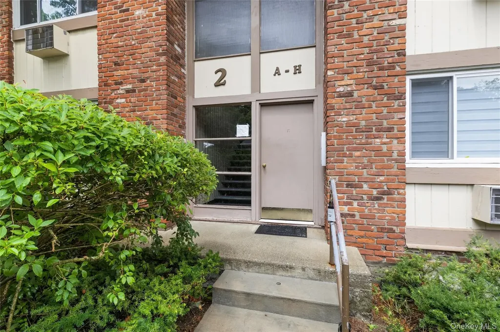 2 Woods End Circle Peekskill NY 10566