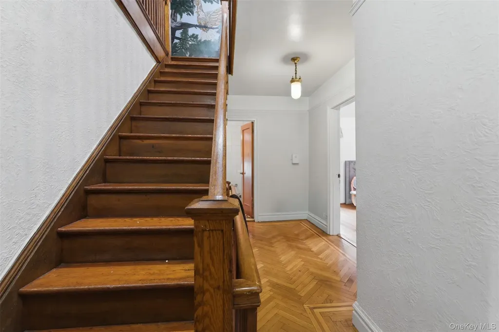 128 Parkway N Yonkers NY 10704