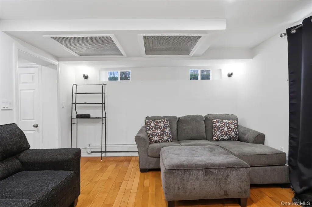 128 Parkway N Yonkers NY 10704