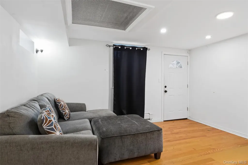 128 Parkway N Yonkers NY 10704