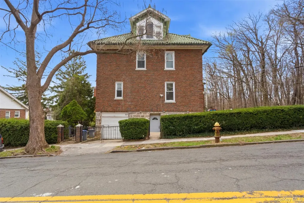 128 Parkway N Yonkers NY 10704