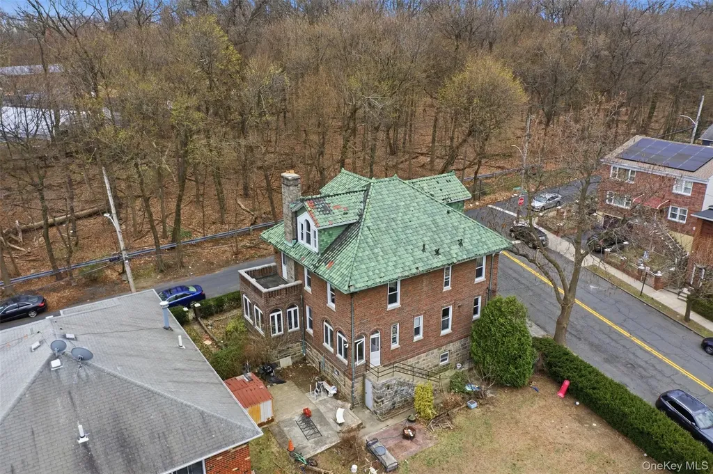 128 Parkway N Yonkers NY 10704