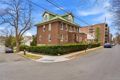 128 Parkway N Yonkers NY 10704
