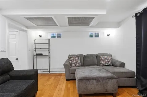 128 Parkway N Yonkers NY 10704