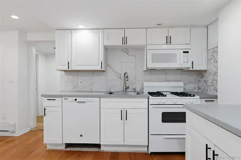 128 Parkway N Yonkers NY 10704