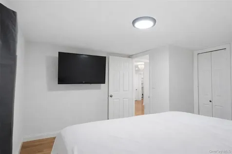 128 Parkway N Yonkers NY 10704