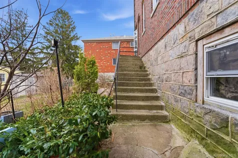 128 Parkway N Yonkers NY 10704