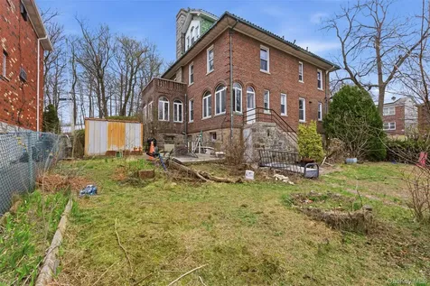 128 Parkway N Yonkers NY 10704