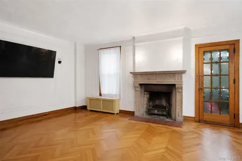 128 Parkway N Yonkers NY 10704