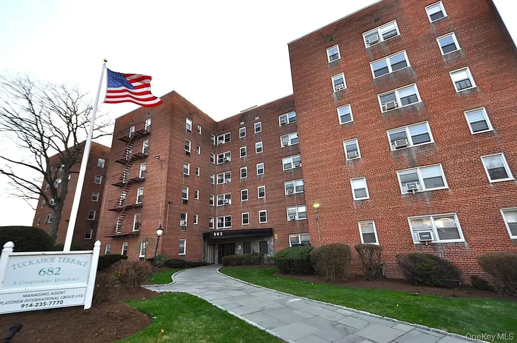 682 Tuckahoe Road Yonkers NY 10710