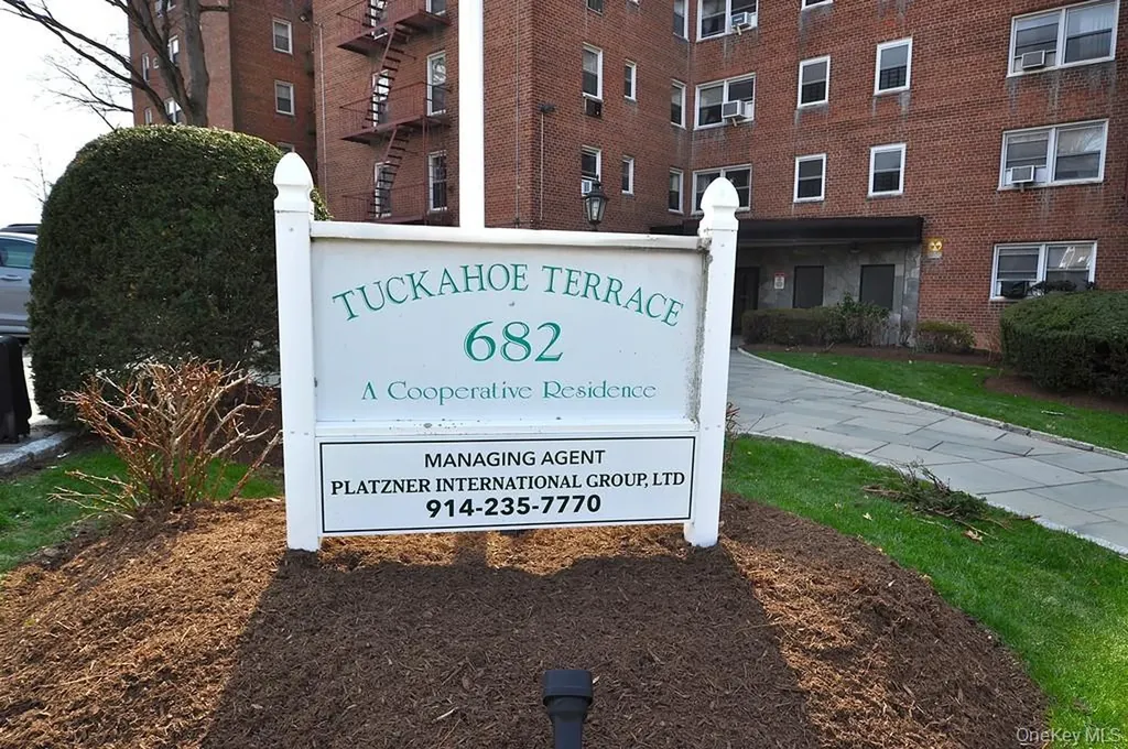 682 Tuckahoe Road Yonkers NY 10710