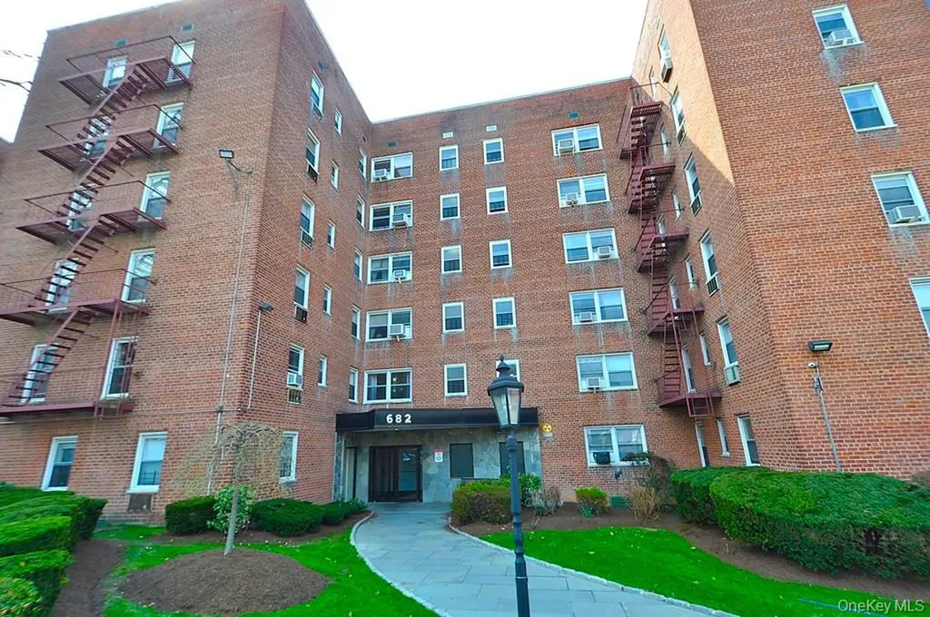 682 Tuckahoe Road Yonkers NY 10710