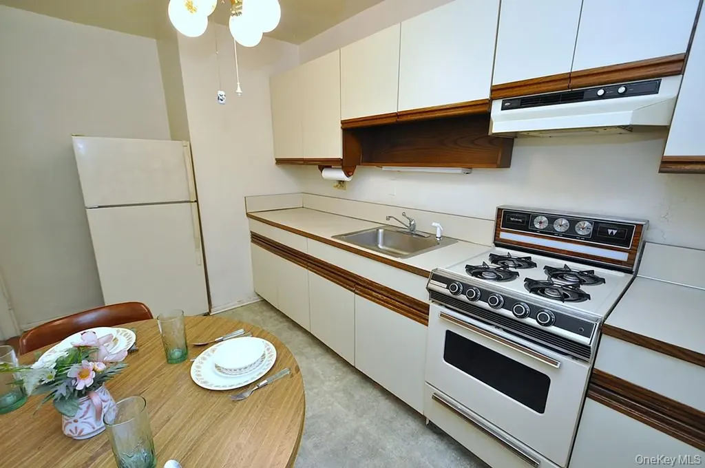 682 Tuckahoe Road Yonkers NY 10710