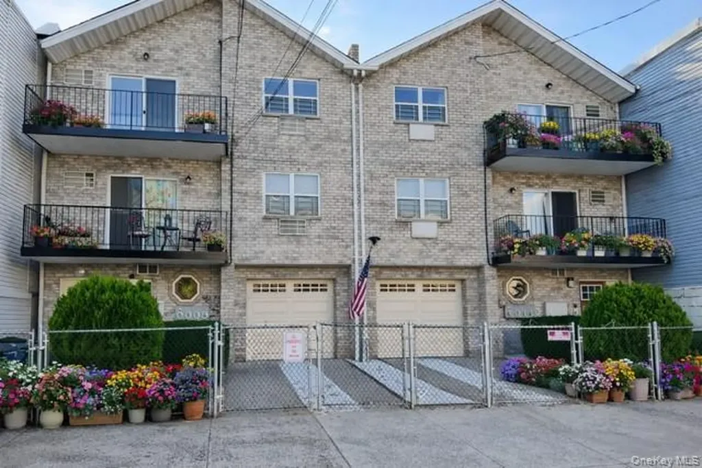 1305 Balcom Avenue Bronx NY 10461