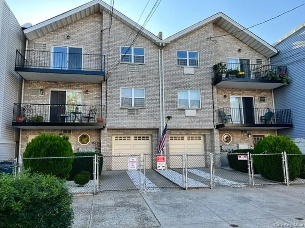 1305 Balcom Avenue Bronx NY 10461