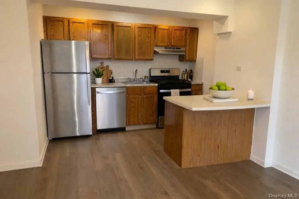 1305 Balcom Avenue Bronx NY 10461