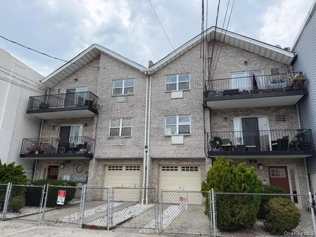 1305 Balcom Avenue Bronx NY 10461
