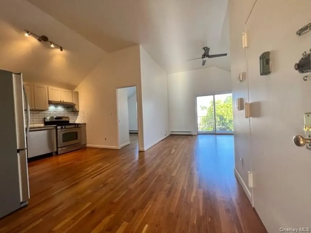 1305 Balcom Avenue Bronx NY 10461