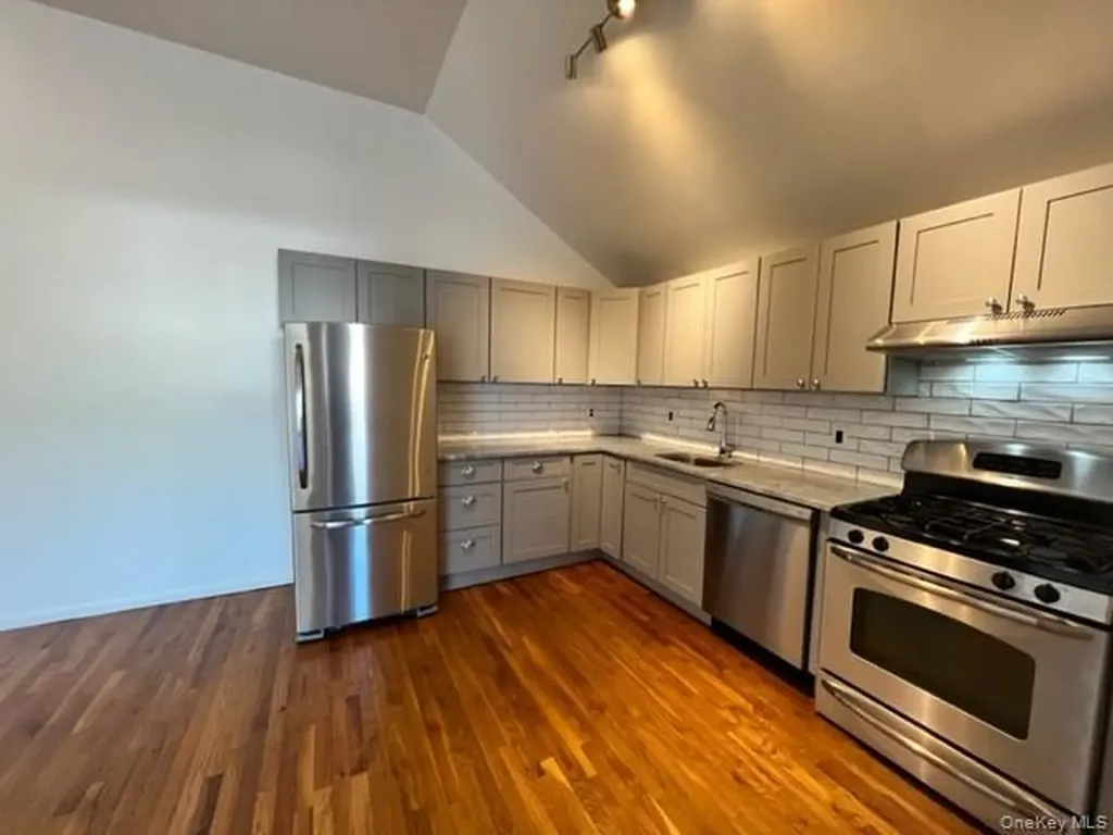1305 Balcom Avenue Bronx NY 10461