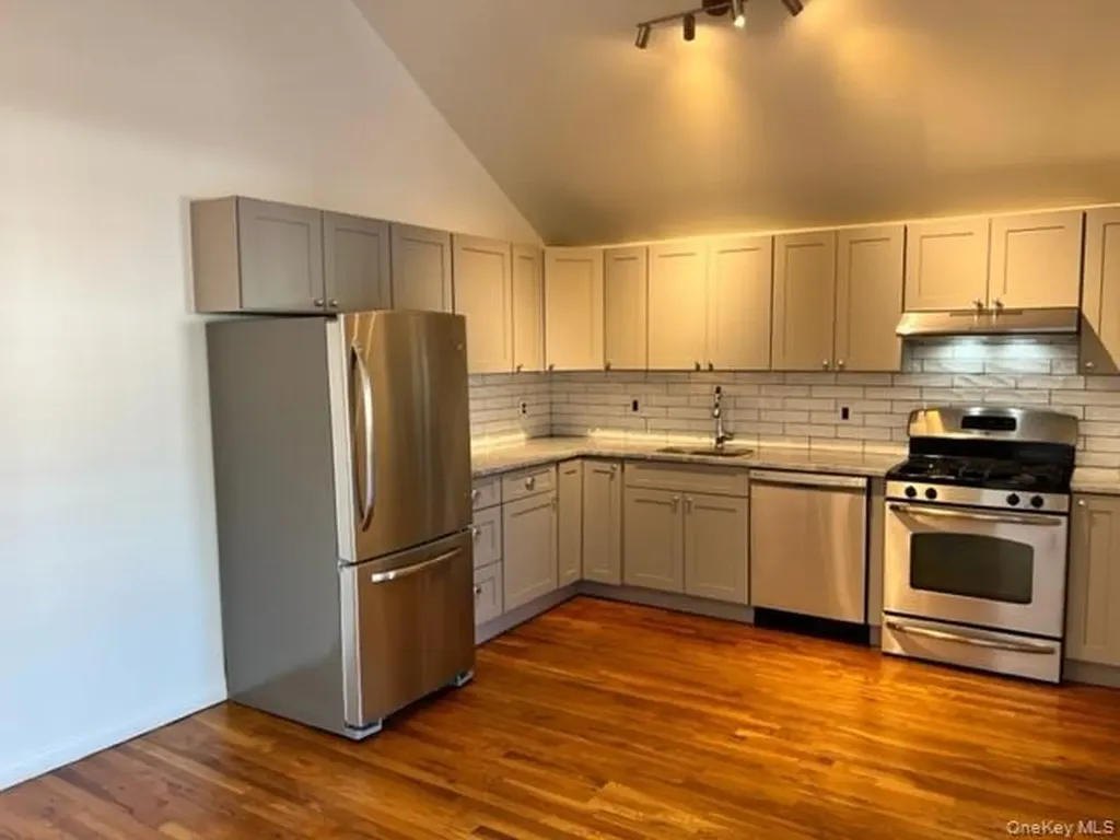 1305 Balcom Avenue Bronx NY 10461