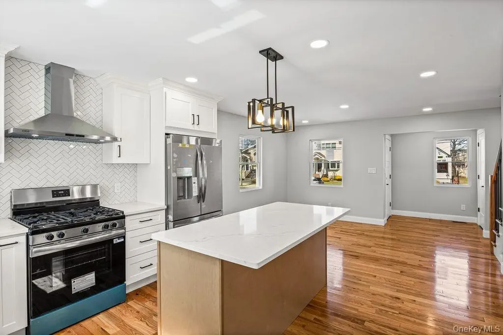19 Rugby Road Merrick NY 11566