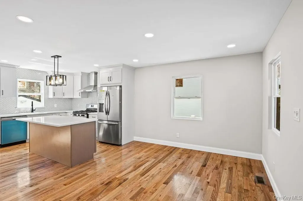 19 Rugby Road Merrick NY 11566