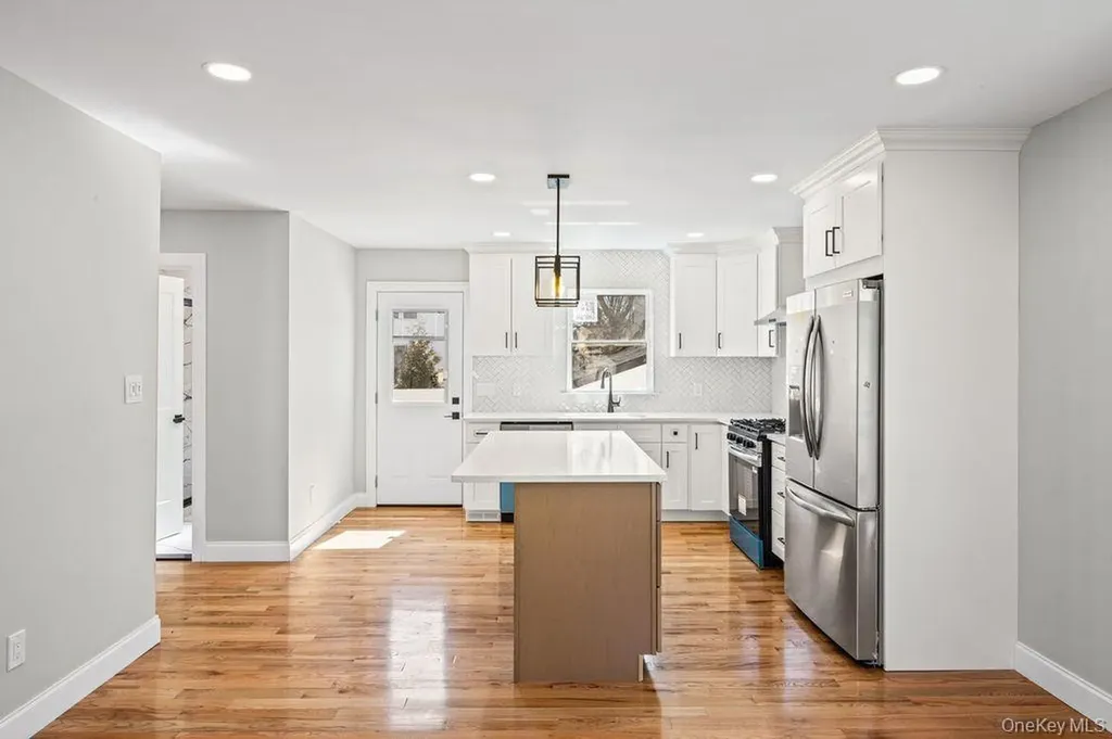 19 Rugby Road Merrick NY 11566
