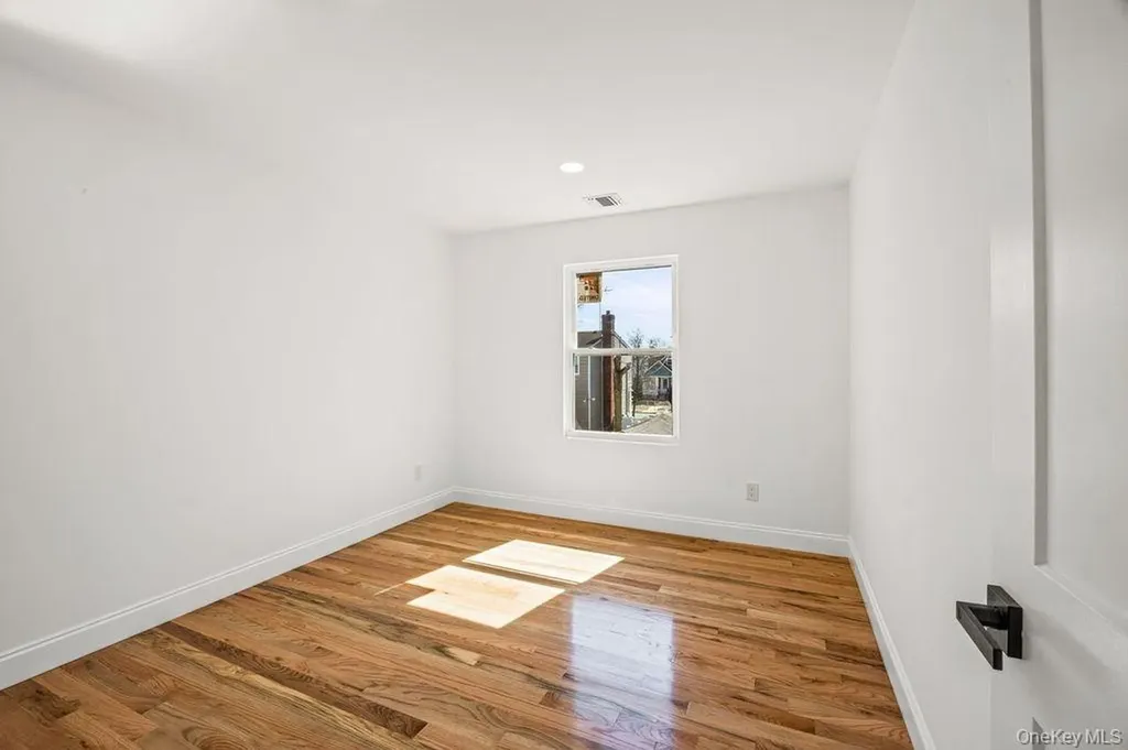19 Rugby Road Merrick NY 11566