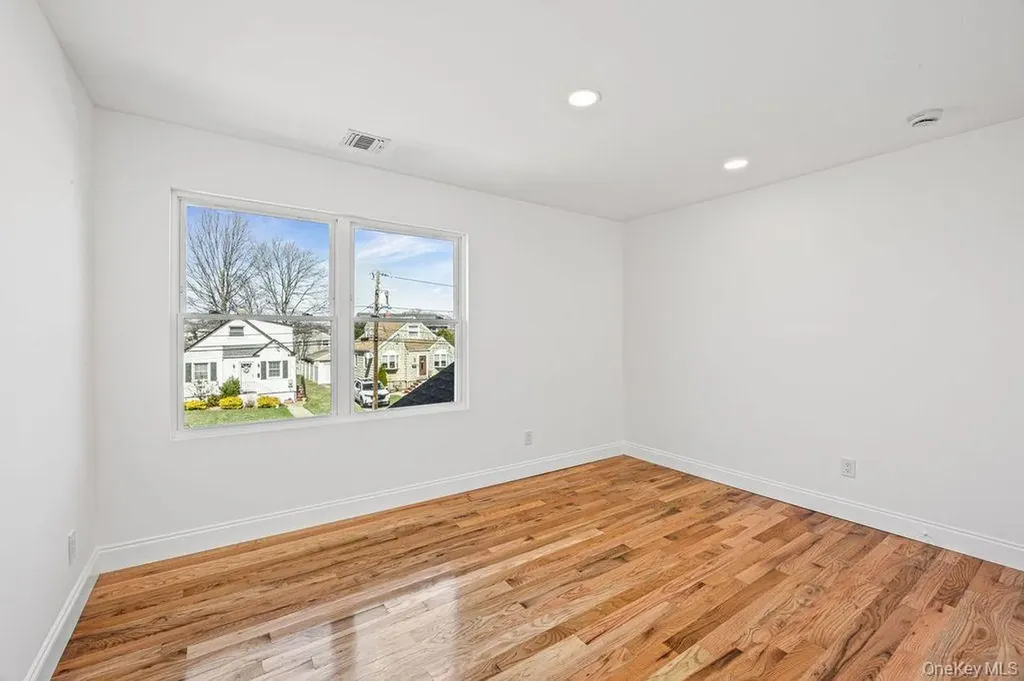19 Rugby Road Merrick NY 11566