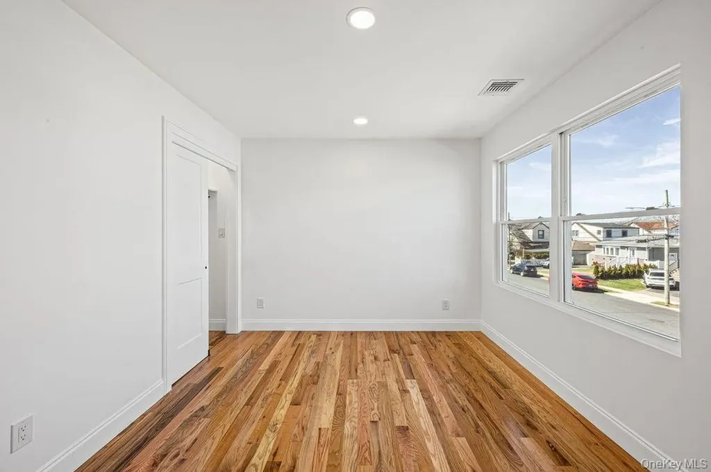 19 Rugby Road Merrick NY 11566