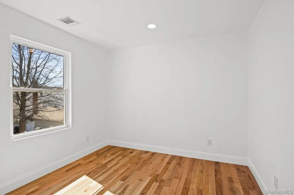 19 Rugby Road Merrick NY 11566