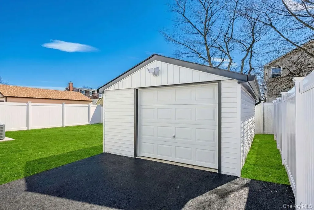19 Rugby Road Merrick NY 11566