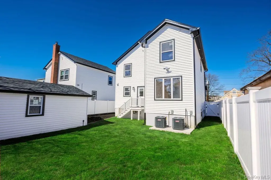 19 Rugby Road Merrick NY 11566