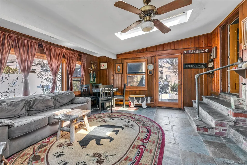 1118 W Broadway Hewlett NY 11557