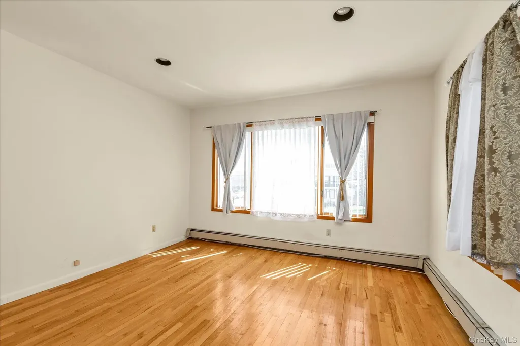 1118 W Broadway Hewlett NY 11557