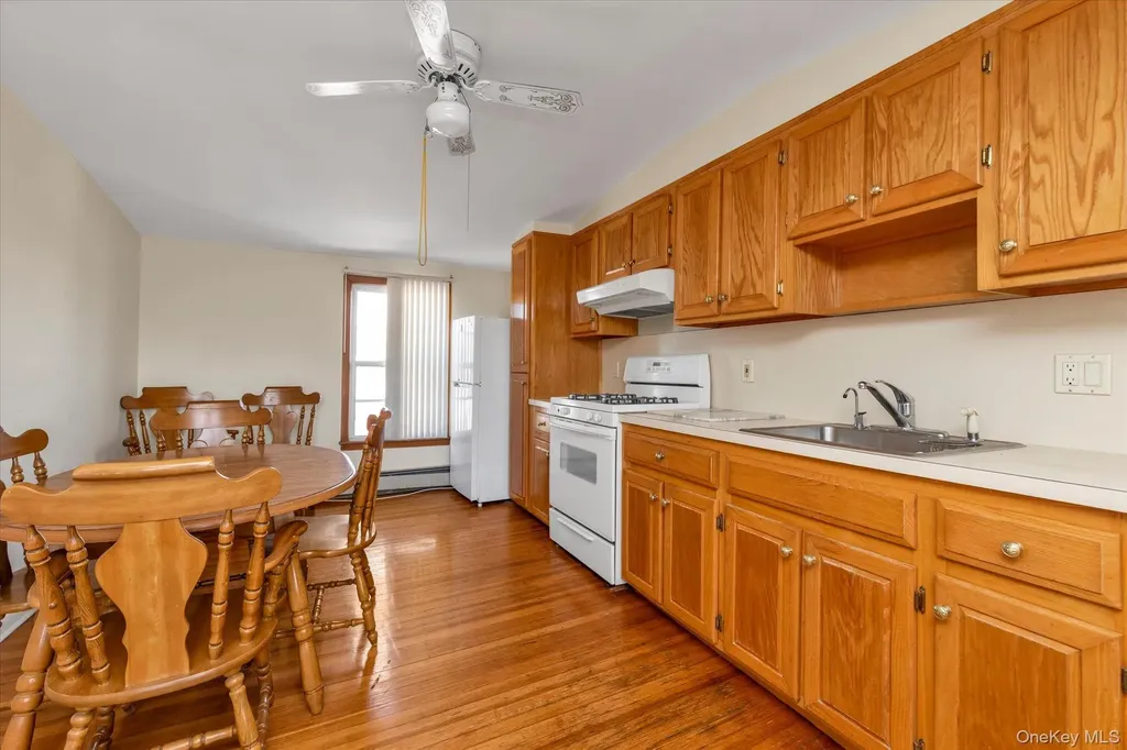 1118 W Broadway Hewlett NY 11557